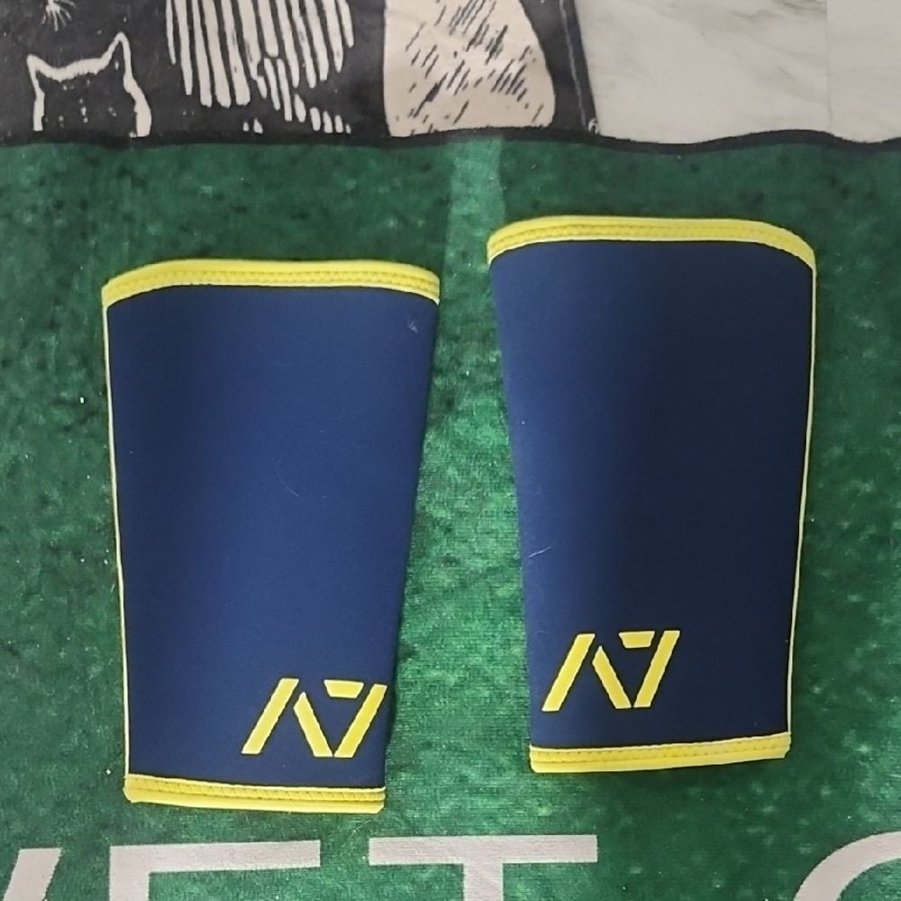A7 Men's Blue Knee Sleeves by Lemonase